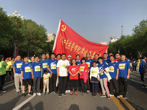 马拉松合影.jpg