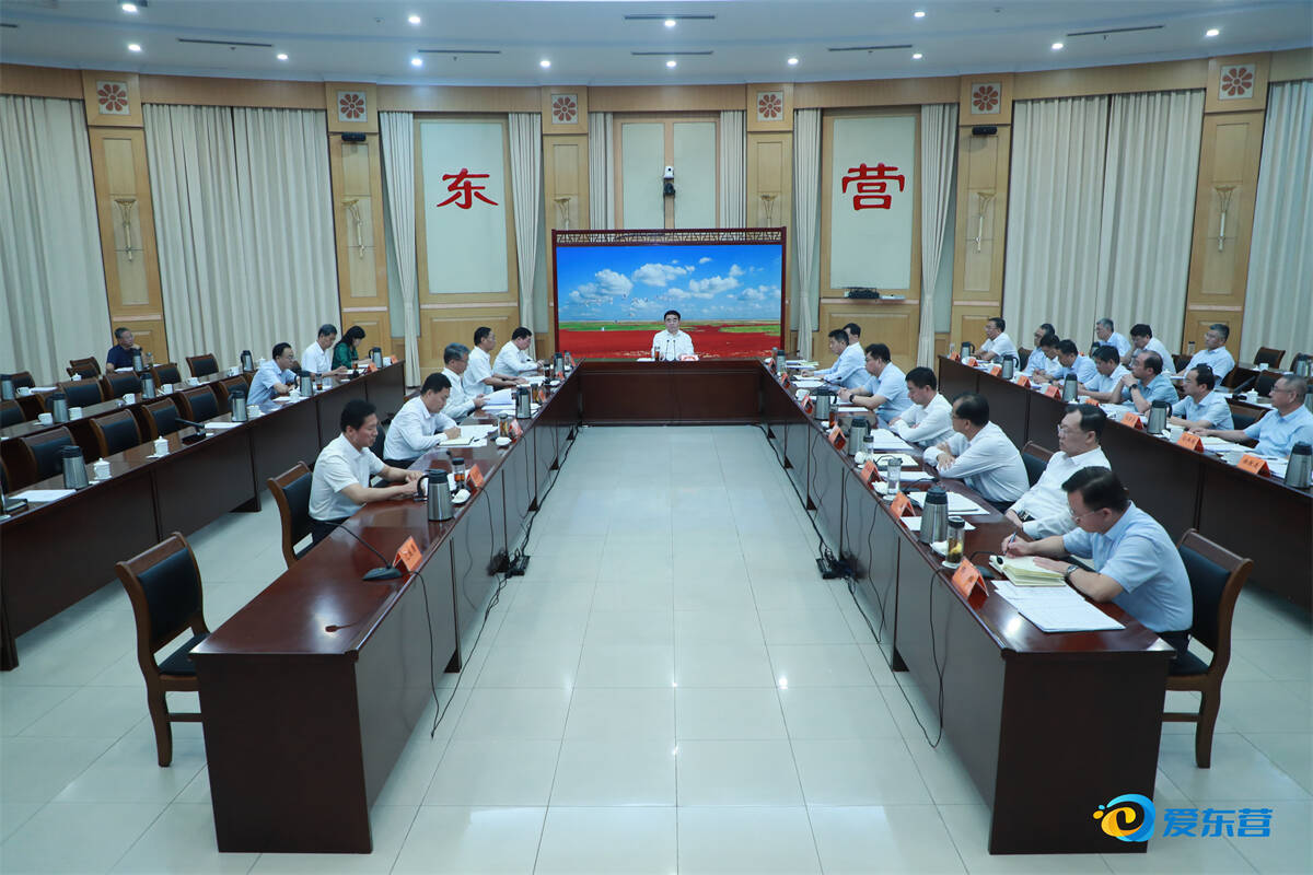 市委常委会召开扩大会议.png